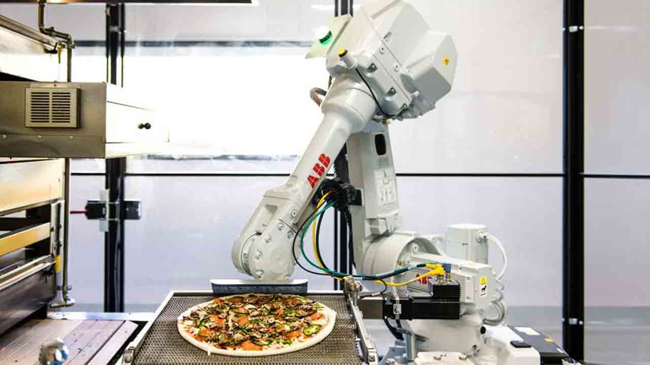 RoboChef | ఈ రోబోలు వంట చేస్తే లొట్టలేసుకుని తినాల్సిందే !