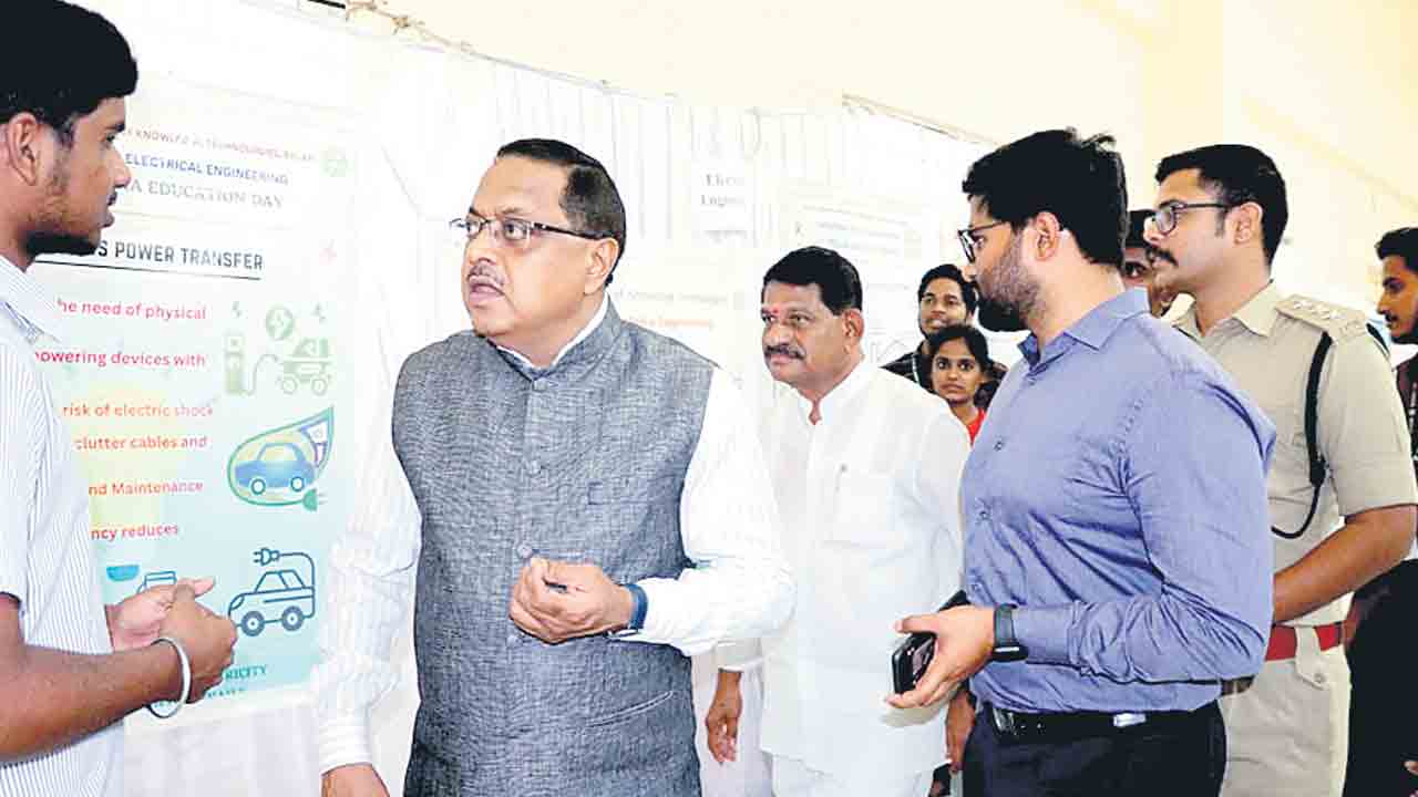 ఆర్జీయూకేటీలో ప్రగతి దినోత్సవం