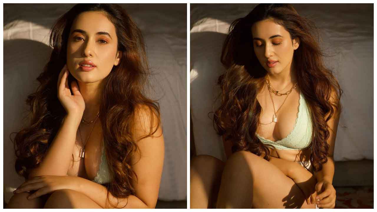 Aditi Budhathoki | బికినీలో పరువాలు ఒలకబోస్తున్న అదితి బుధతోకి..