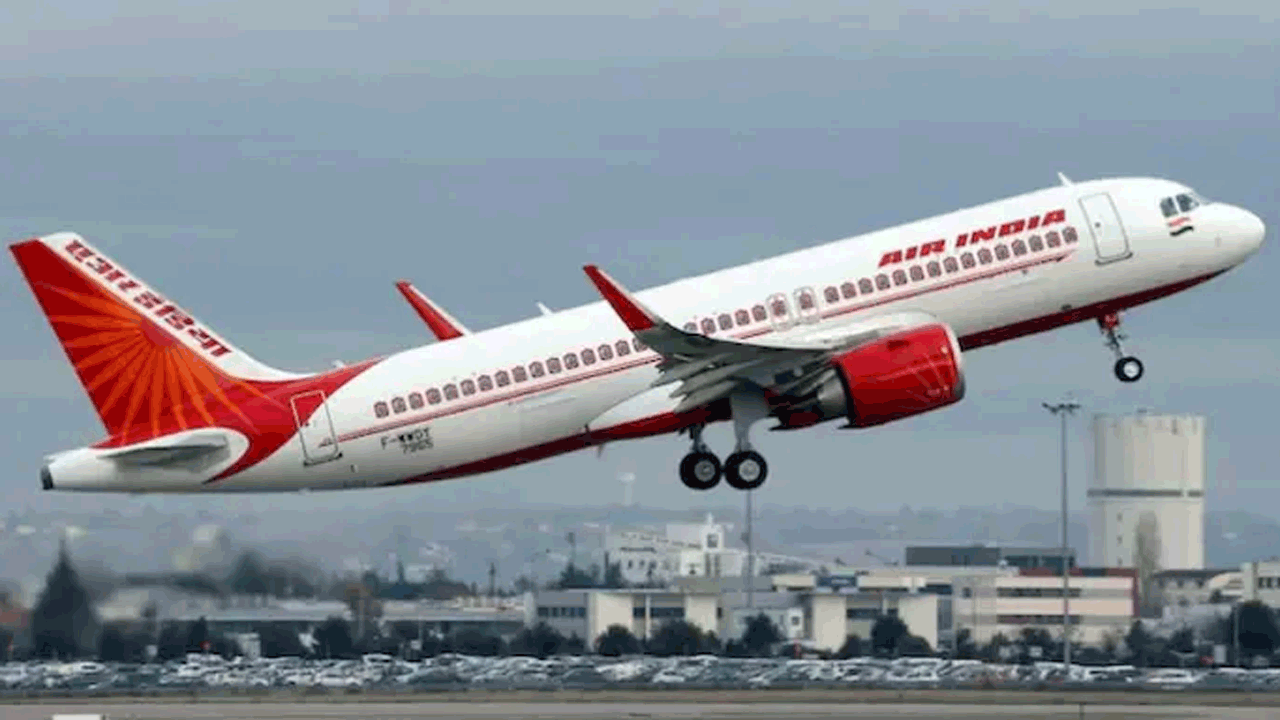 Air India | జైపూర్ లో విమానం అత్యవసర ల్యాండింగ్.. తిరిగి టేకాఫ్ చేసేందుకు నిరాకరించిన పైలట్