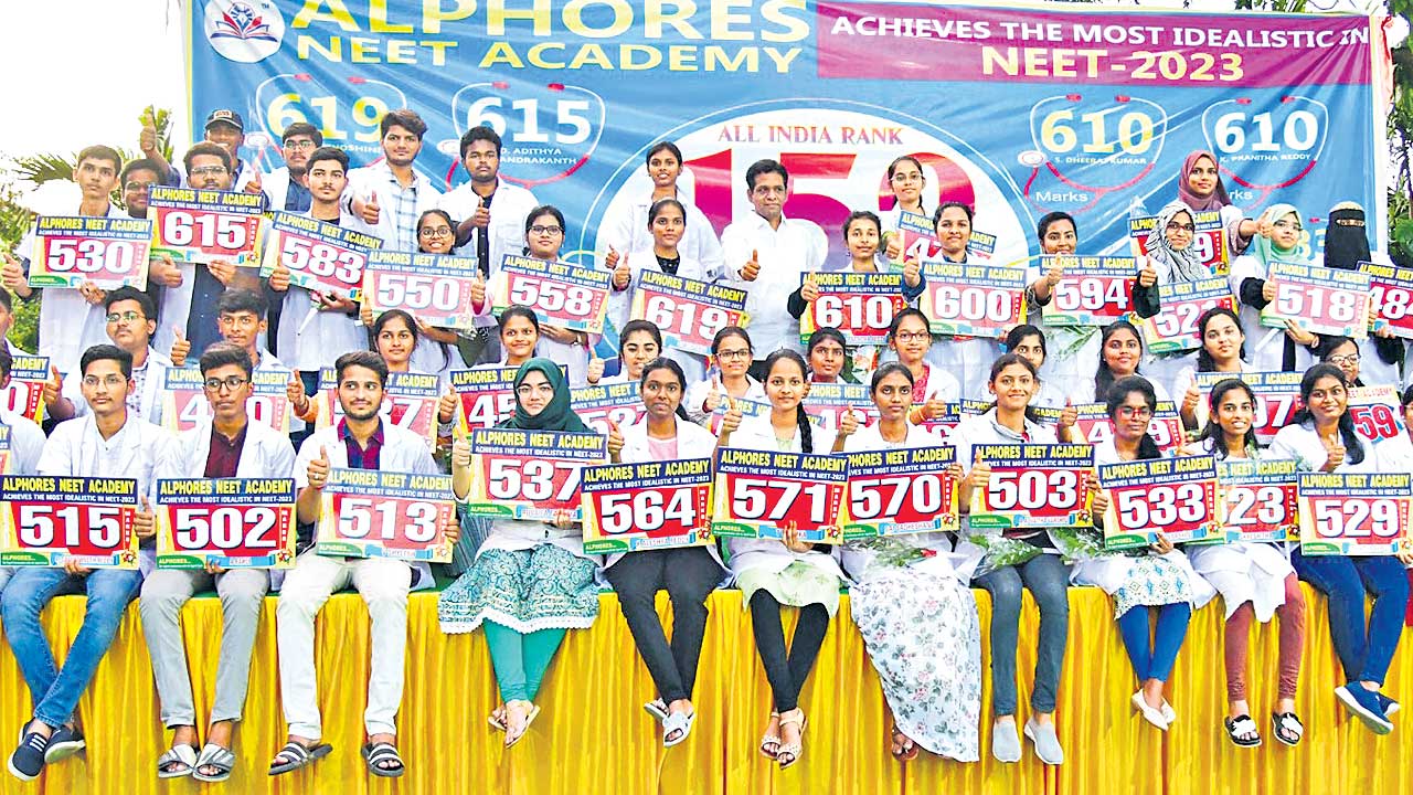 నీట్‌లో అల్ఫోర్స్‌ విద్యార్థుల ప్రతిభ