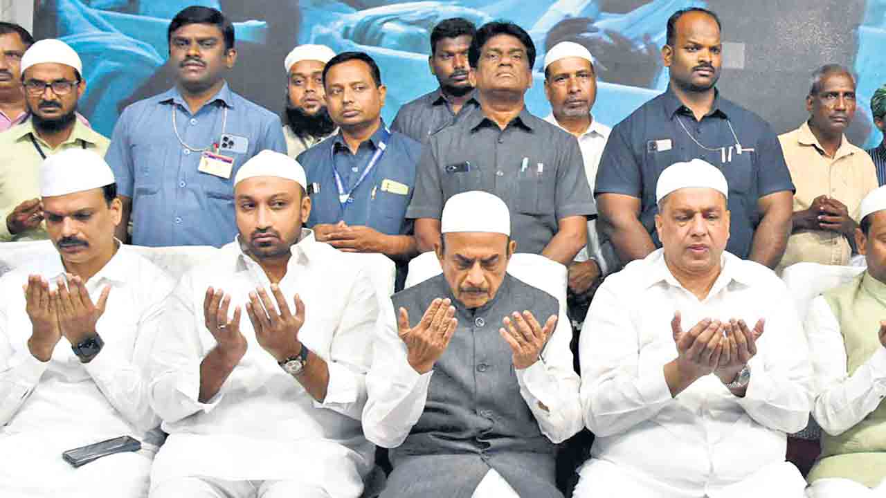 ప్రజలందరి కోసం ప్రార్థించండి