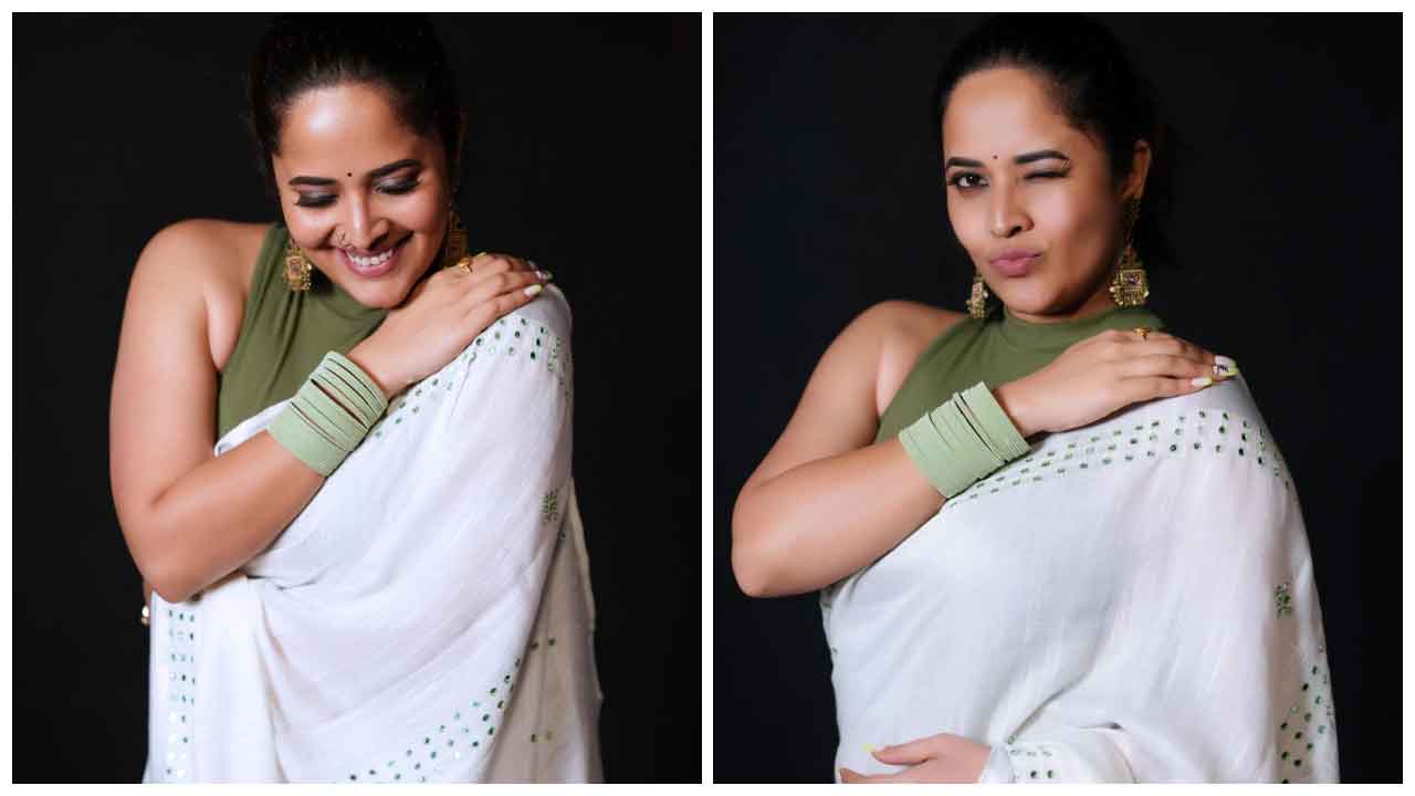 Anasuya Bharadwaj | చిలిపి పోజులతో కవ్విస్తున్న అనసూయ భరద్వాజ్..