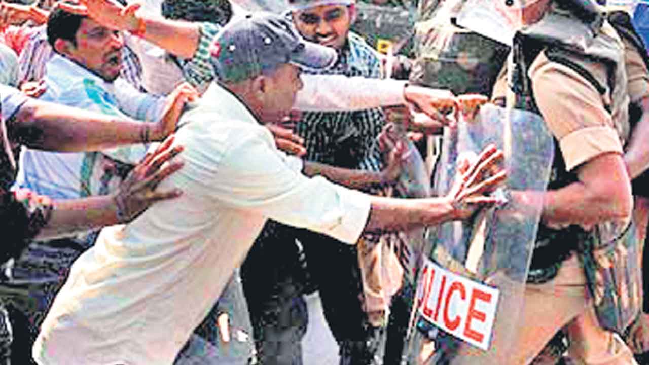 CM KCR |  అంధజ్యోతి రాసినవన్నీ అబద్ధాలే.. తెలంగాణ ఉద్యమకారులపై అన్ని కేసులూ ఎత్తివేసిన సీఎం కేసీఆర్