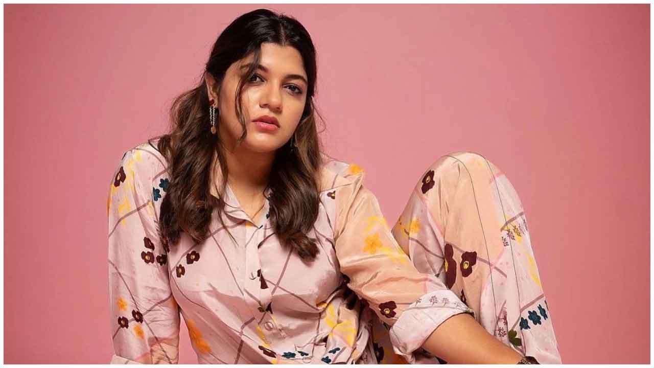 Aparna Balamurali | కిర్రాక్ పోజులతో మురిపిస్తున్న అపర్ణ బాలమురళీ..