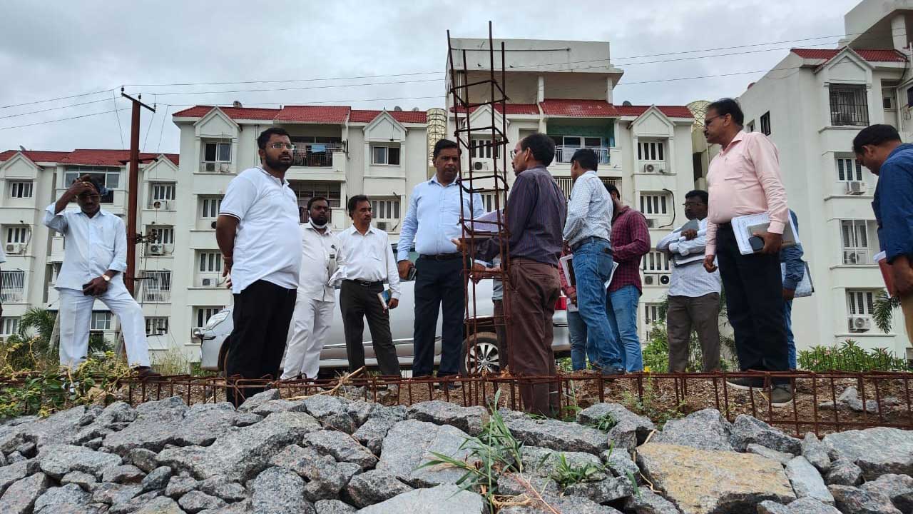 అభివృద్ధి పనుల్లో వేగం పెంచాలి