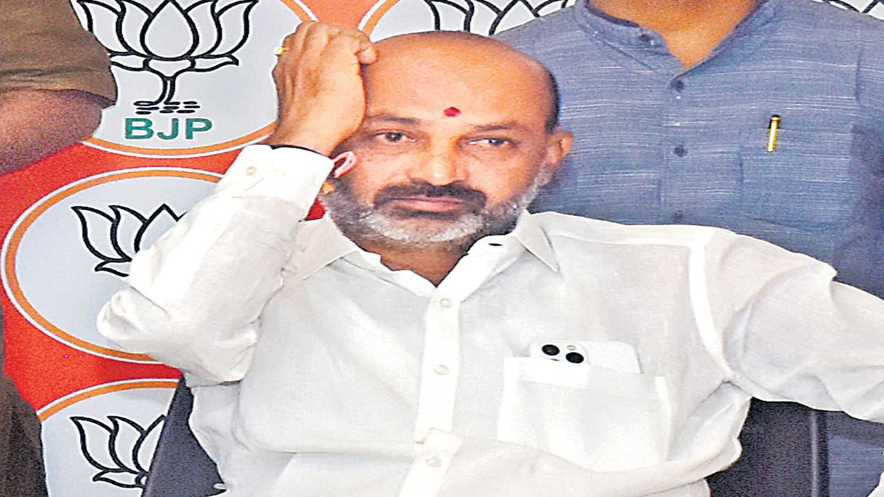 Bandi Sanjay |  ధరణిపై మాట మార్చిన బీజేపీ.. తాము అధికారంలోకి వచ్చినా పోర్టల్ను కొసాగిస్తామన్న బండి సంజయ్