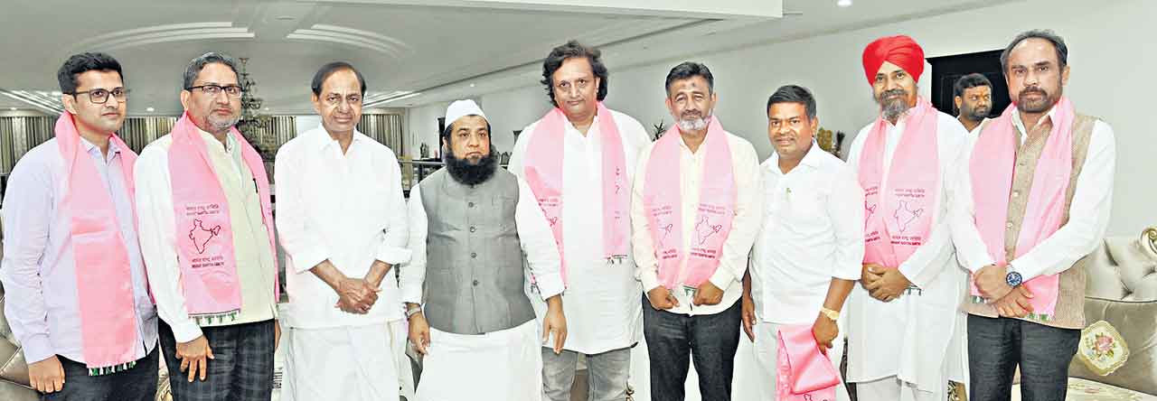 బీఆర్‌ఎస్‌లోకి భీవండి నేతలు