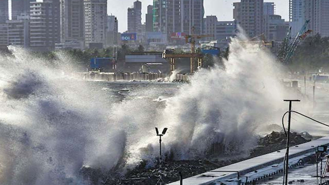 Cyclone Biparjoy | బిపర్‌జాయ్‌ తుఫాను ఎఫెక్ట్‌.. గుజరాత్‌లో 95 రైళ్లు రద్దు, 30 వేల మందికిపైగా తరలింపు