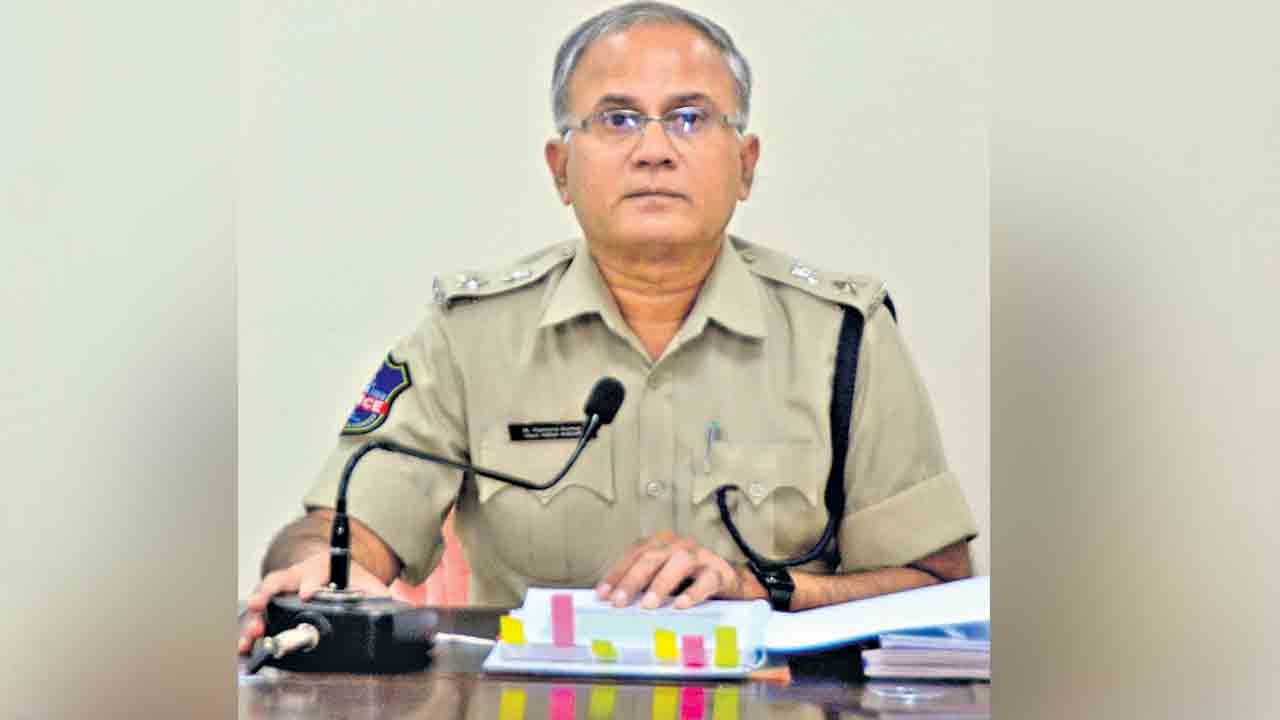 పెండింగ్‌ కేసులు పరిష్కరించాలి