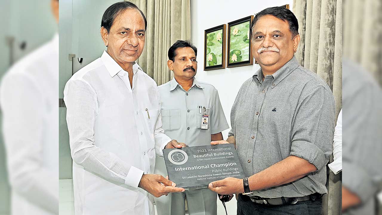 అర్వింద్‌కుమార్‌కు సీఎం అభినందన