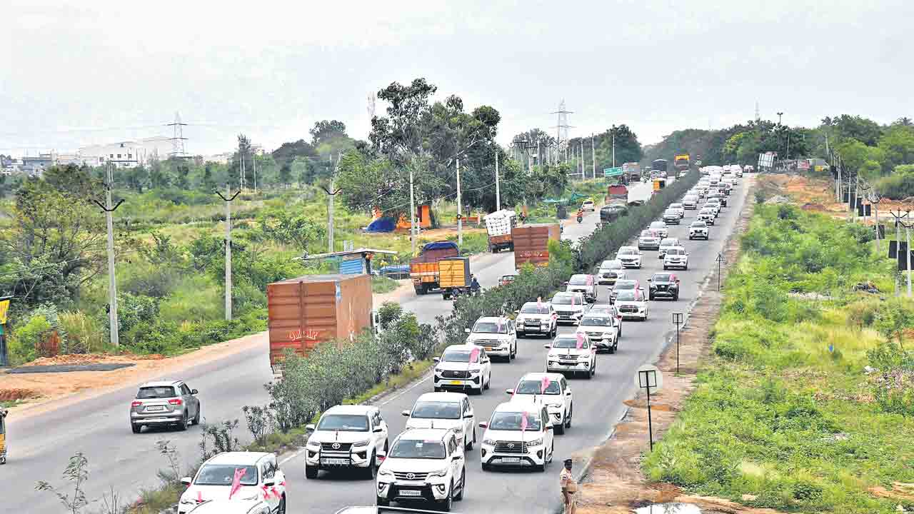 అడుగడుగునా ఘనస్వాగతం