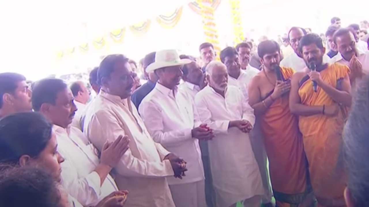 CM KCR | బీఆర్‌ఎస్‌ సెంటర్‌ ఫర్‌ ఎక్స్‌లెన్స్‌, హెచ్‌ఆర్డీ కేంద్రానికి భూమిపూజ చేసిన ముఖ్యమంత్రి కేసీఆర్‌