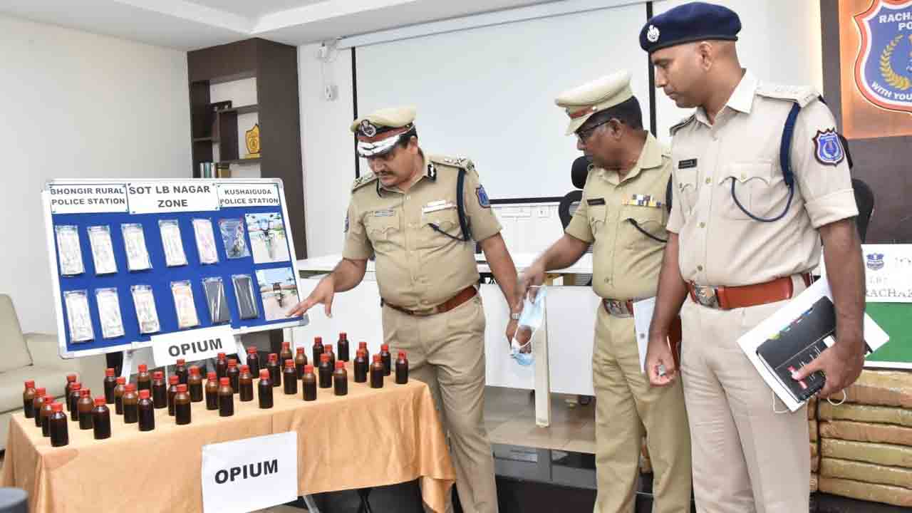 మత్తు వదలగొడుతున్నరు!