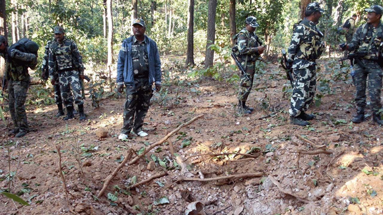 Bijapur | బీజాపూర్‌లో మందుపాతర పేల్చిన మావోయిస్టులు..  