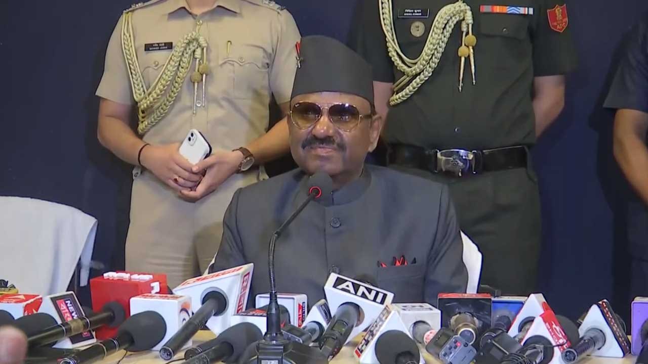 West Bengal Governor | పశ్చిమబెంగాల్‌లో గవర్నర్‌కు నిరసన సెగ.. నల్ల జెండాలు ప్రదర్శించిన తృణమూల్ ఛాత్ర పరిషత్‌