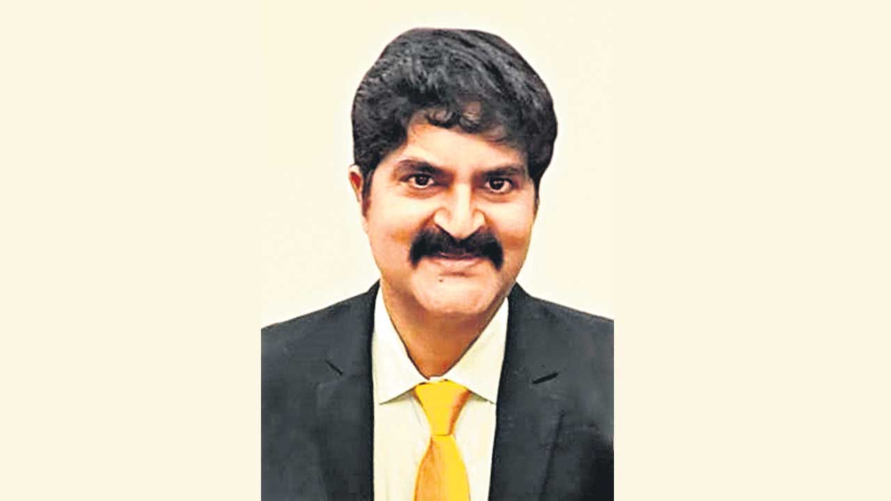 ఫోప్‌ సీనియర్‌ వైస్‌ ప్రెసిడెంట్‌గా చక్రవర్తి