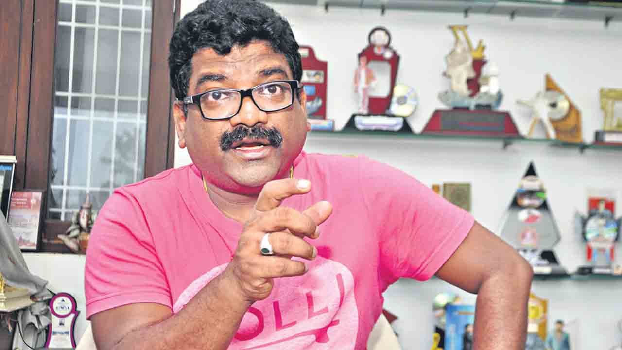 Chandrabose |  నూతనత్వాన్ని అన్వేషించే వారికి కొత్తదారి చూపుతున్న తెలంగాణ మాండలికం: గేయ రచయిత చంద్రబోస్‌