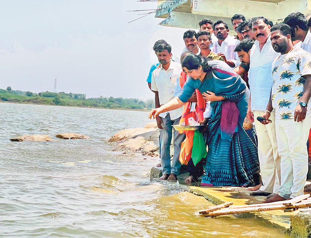 Cheruvula Pandaga At All Telangana Villages In The Part Of Telangana Decade Celebrations (14)