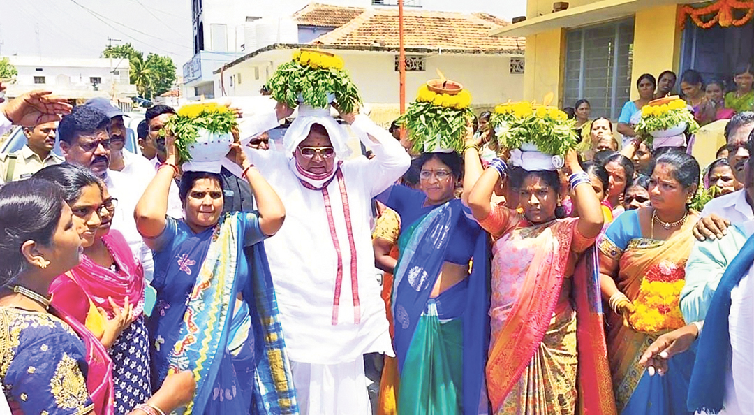 సిద్దిపేట జిల్లా నంగునూరు మండలం రాజగోపాల్పేట గ్రామంలో చెరువుల పండుగలో పాల్గొన్న మంత్రి హరీశ్రావు