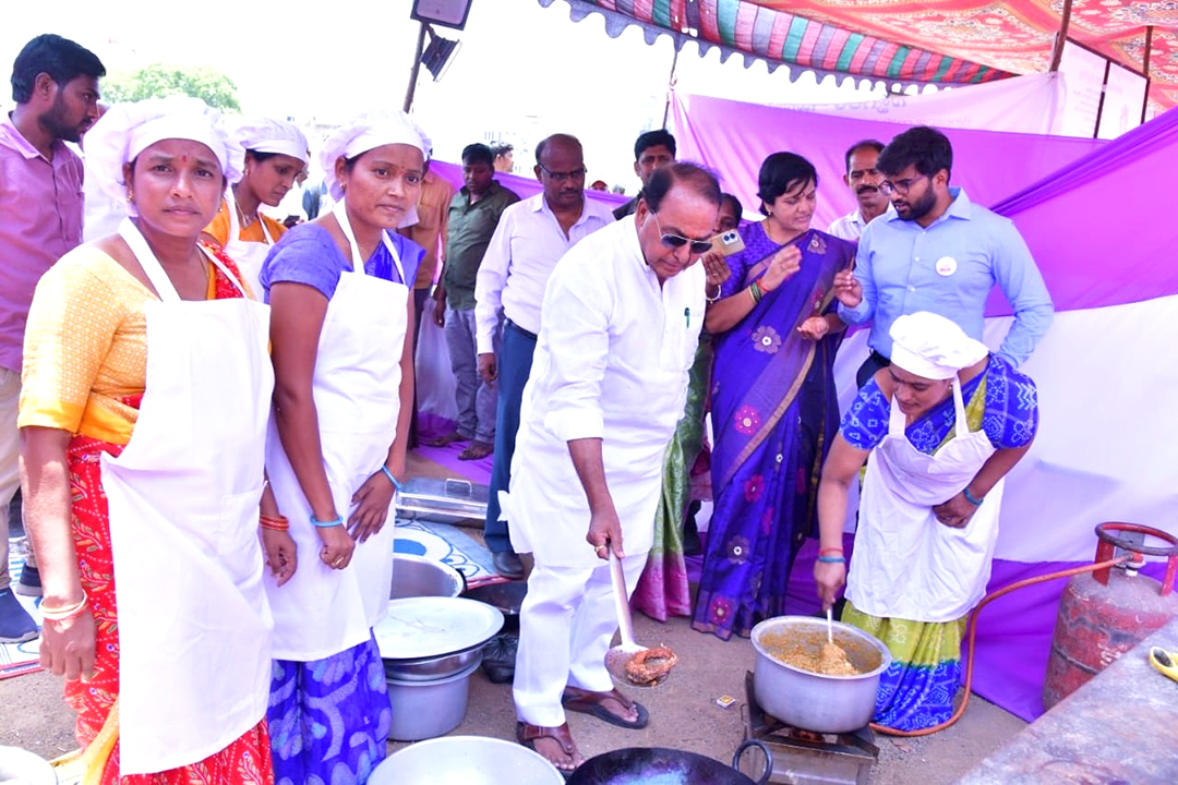 Cheruvula Pandaga At All Telangana Villages In The Part Of Telangana Decade Celebrations (17)