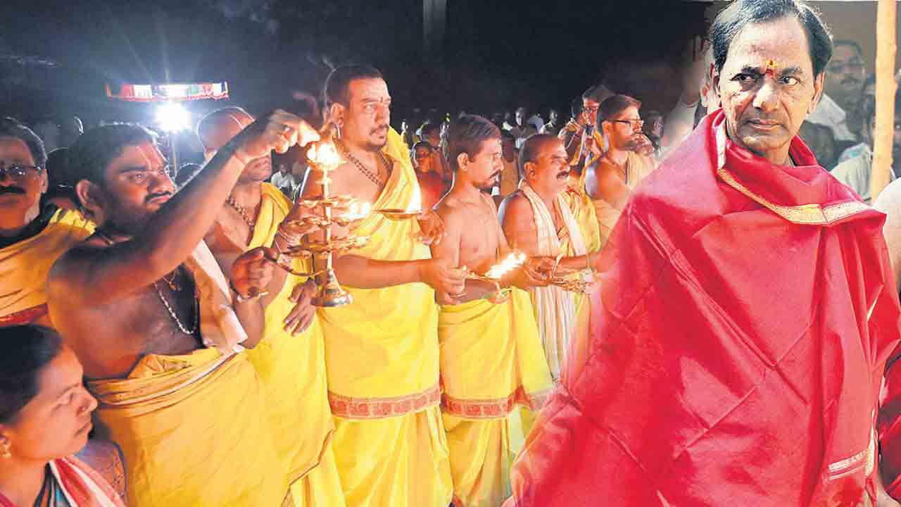 అర్చకుల ఆనంద హేల