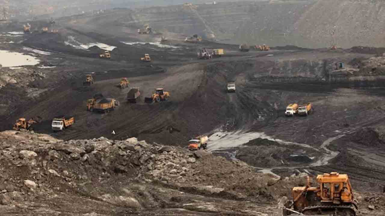 Coal Mine | బొగ్గు గనిలో ప్రమాదం.. చిన్నారి సహా ముగ్గురు మృతి