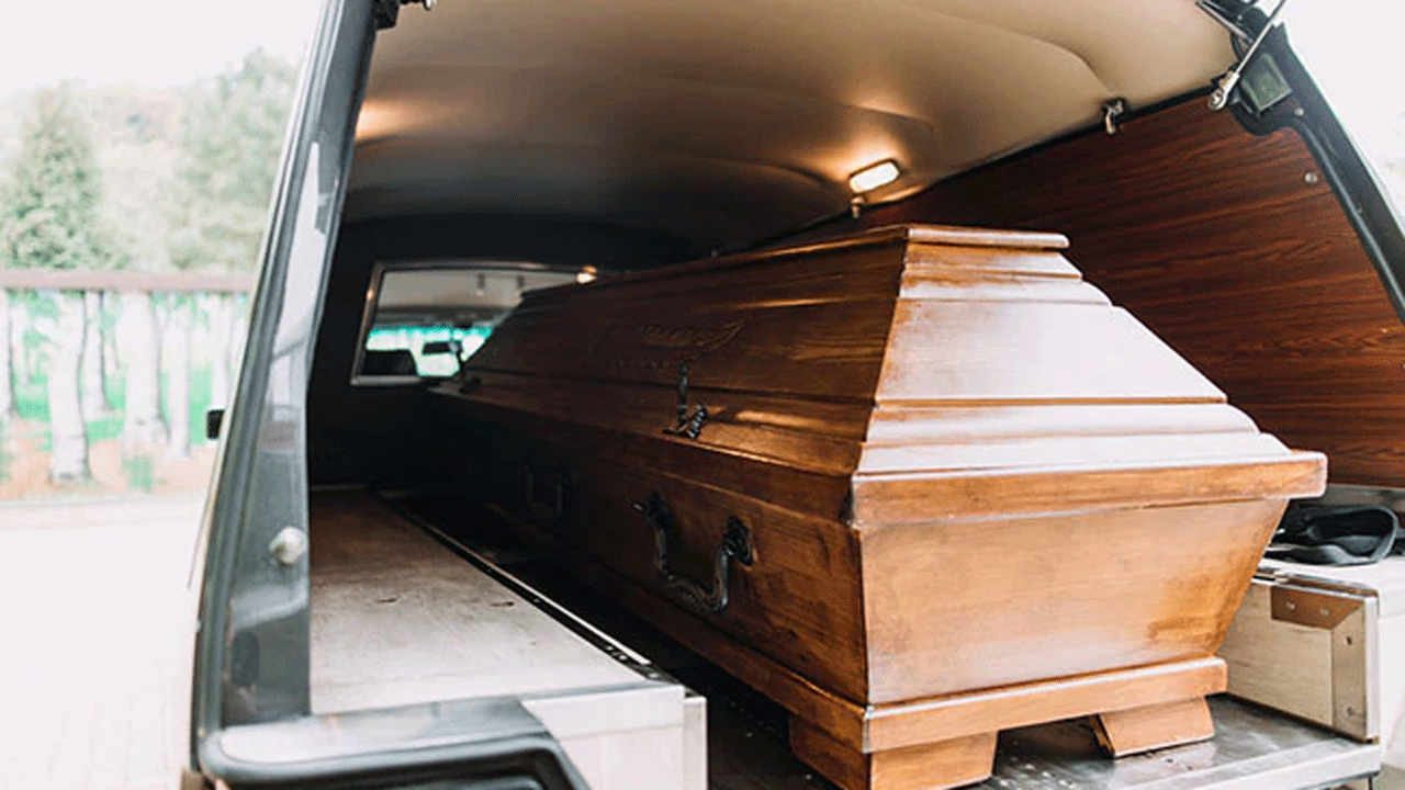 Ecuador | శవపేటిక నుంచి బతికి వచ్చిన వృద్ధురాలు.. చికిత్స పొందుతూ మృతి