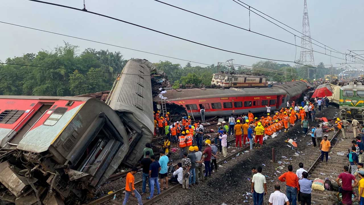 Odisha Train accident | ప్రమాదానికి గురైన రైళ్లలో ఆంధ్రప్రదేశ్‌ వాసులు..