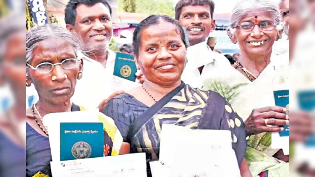 మోసపోయి గోసపడుతమా ఎట్లా?