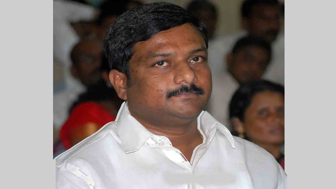 మాజీ ఎమ్మెల్యే మహేశ్వర్‌రెడ్డిపై కేసు