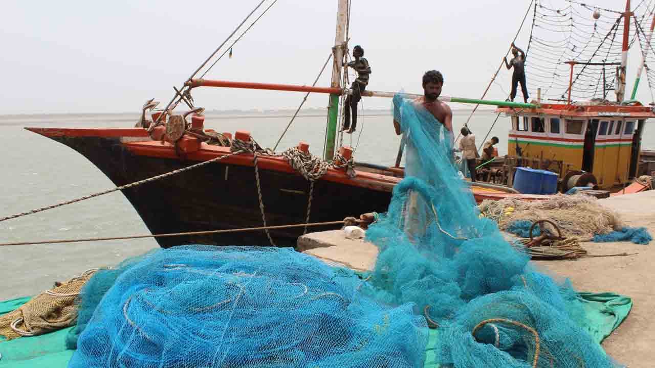 Fishermen In Gujarath (2)