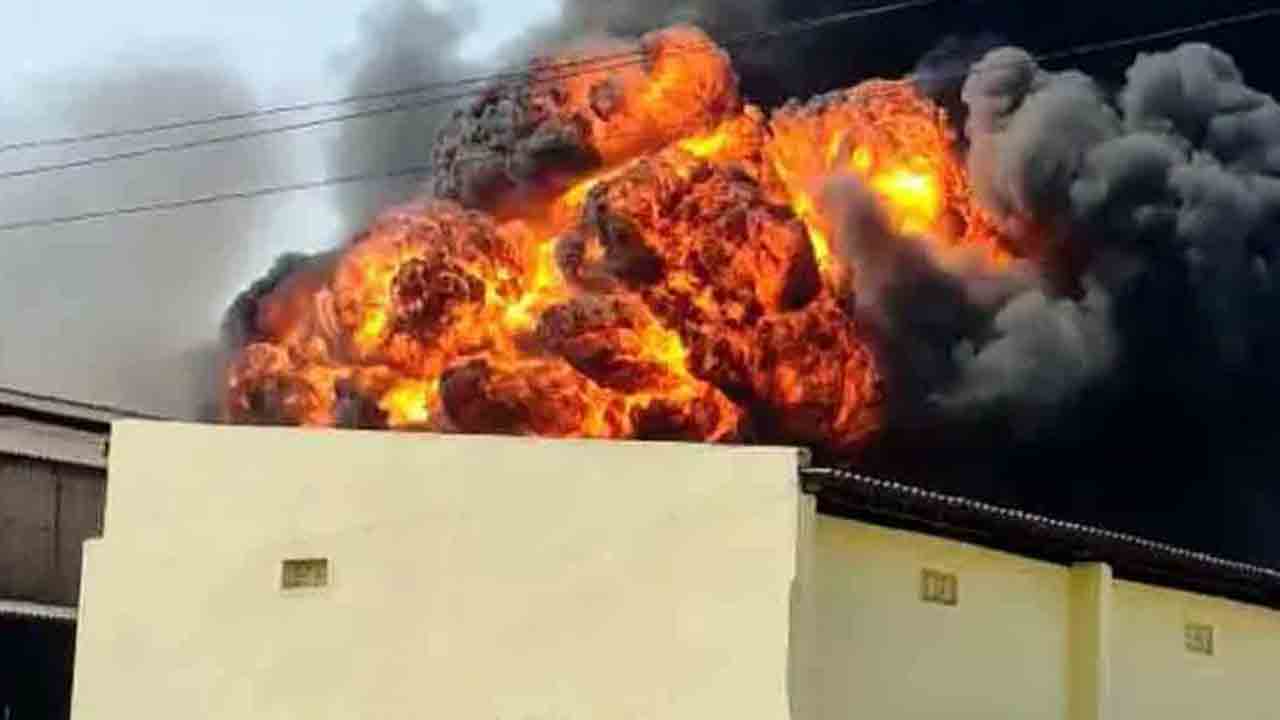 Fire Incident | పారిశ్రామిక సెజ్లో భారీ అగ్నిప్రమాదం .. ఐదుగురికి తీవ్ర గాయాలు