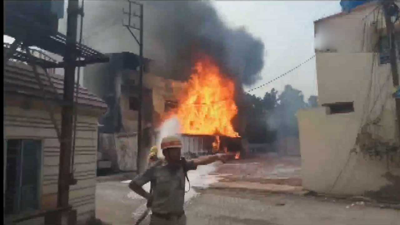 Fire accident | పశ్చిమబెంగాల్‌లో భారీ అగ్ని ప్రమాదం.. కెమికల్‌ ఫ్యాక్టరీలో చెలరేగిన మంటలు.. వీడియో