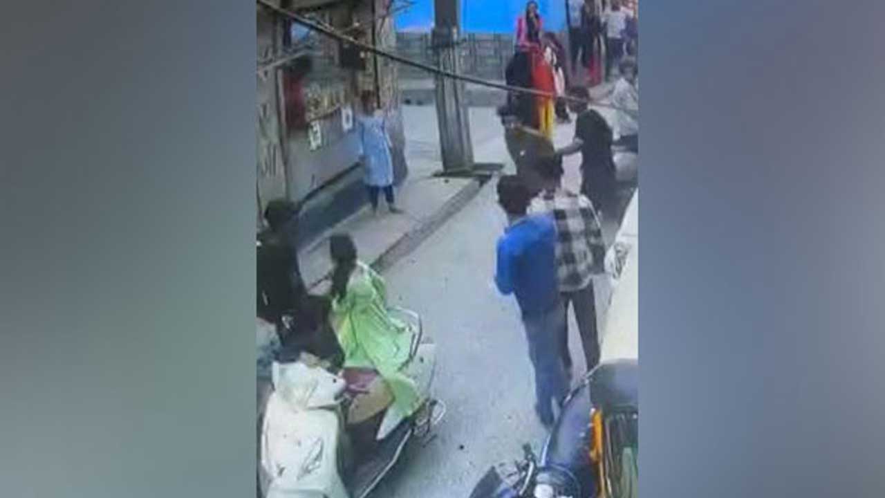 Gilli-Danda game | కత్తిపోట్లకు దారితీసిన గిల్లి దండ ఆట గొడవ.. మైనర్‌ సహా ముగ్గురు అరెస్ట్‌