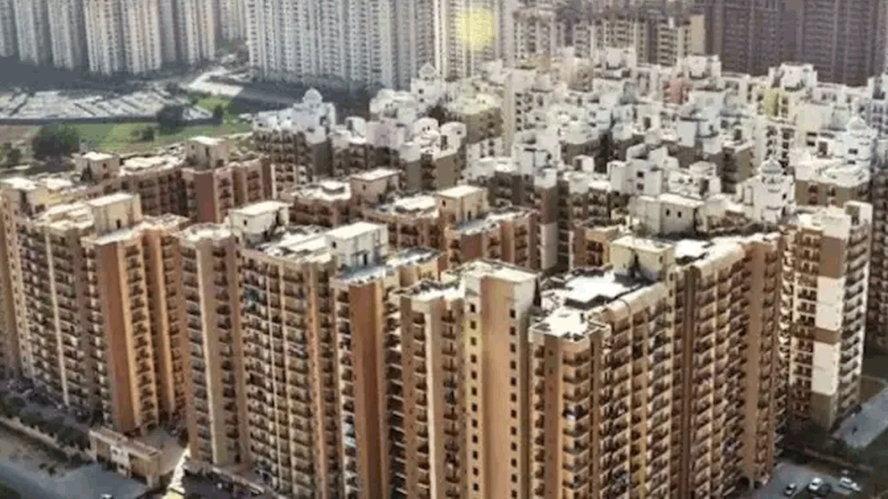 Greater Noida | అక్కడ లుంగీలు, నైటీలు ధరించి తిరగొద్దంట..!