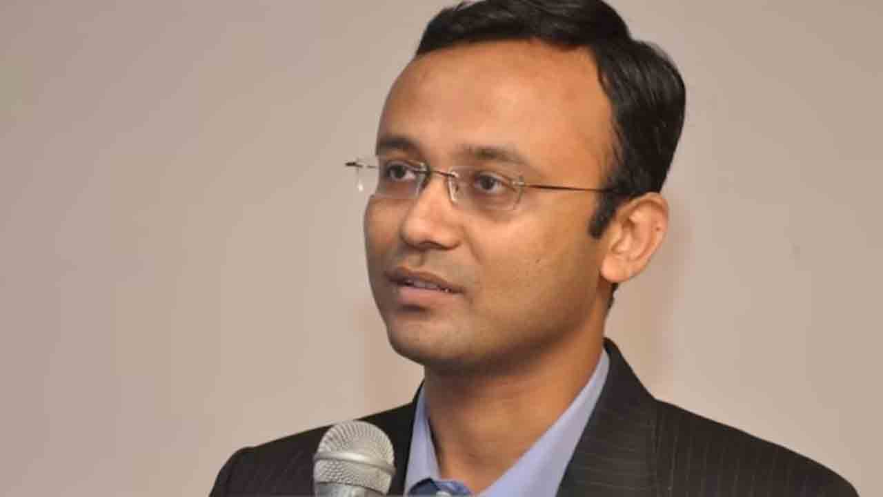 Gujarat cardiologist |16,000కు పైగా గుండె ఆపరేషన్లు చేసిన కార్డియాలజిస్ట్‌.. గుండెపోటుతో మృతి