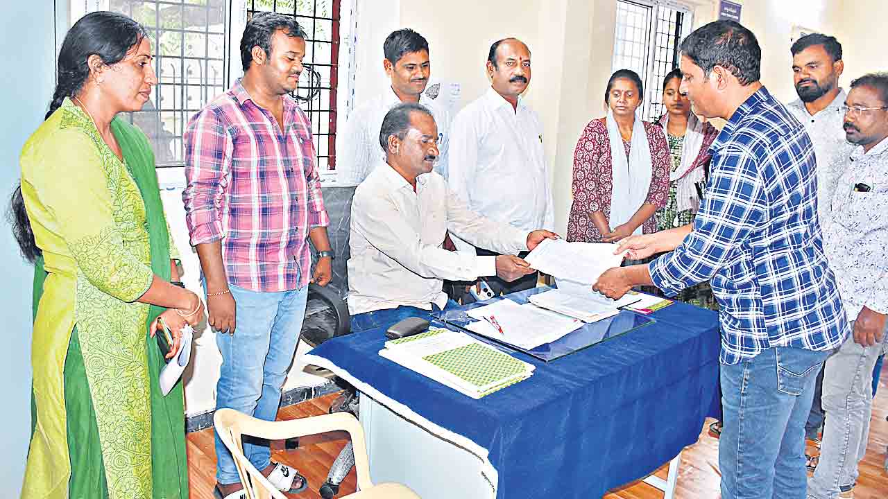 వార్డు సేవలపై పౌరులు ఫిదా