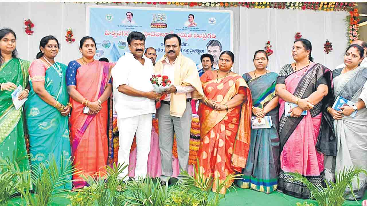 దర్జాగా ఇంటికే నీరొచ్చే..!