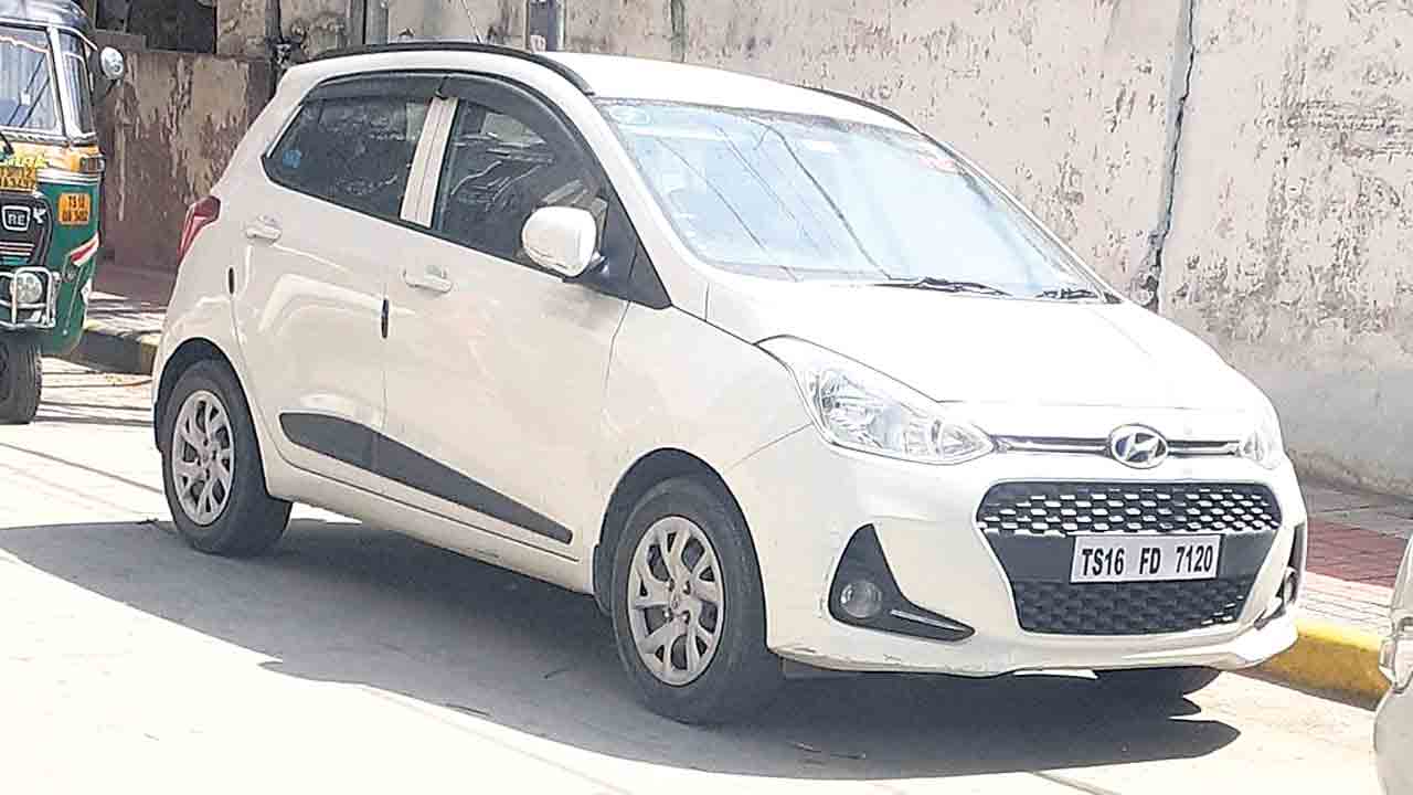 Hyderabad | కారుకు ఫేక్‌ నంబర్‌ ప్లేట్‌.. పోలీస్‌ స్టేషన్‌ ముందు పార్కింగ్‌.. బ్యాంక్‌ అధికారులకు చిక్కకుండా స్కెచ్‌