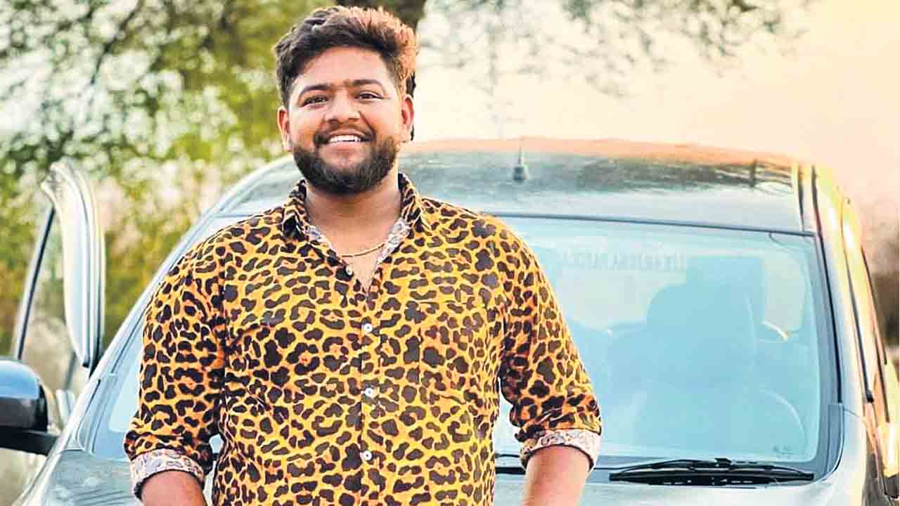 ద్విచక్రవాహనం అదుపుతప్పి.. ఇంజినీరింగ్‌ విద్యార్థి మృతి