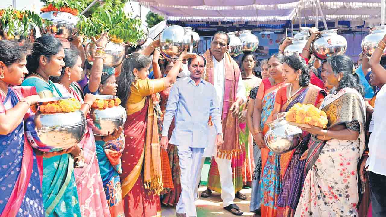 దాహం తీర్చిన భగీరథుడు కేసీఆర్‌