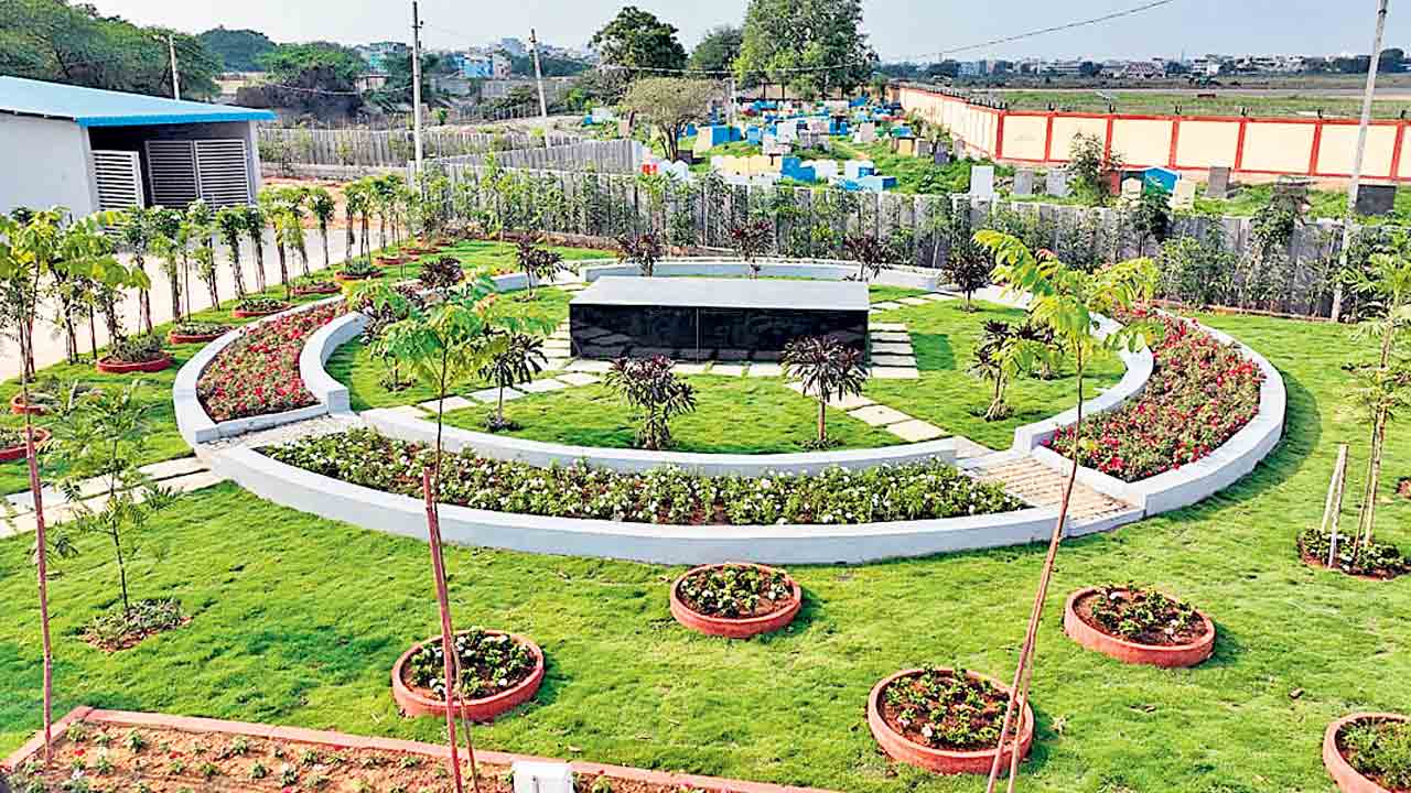 ప్రకృతి ఒడిలో.. పచ్చని నగరం