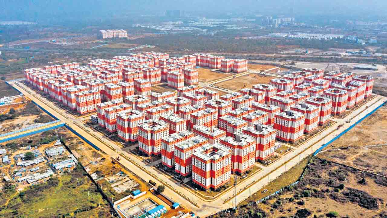 Kollur double bedroom township |  కొల్లూరులో ఇండ్లు సిద్ధం.. త్వరలో సీఎం కేసీఆర్‌ చేతుల మీదుగా ప్రారంభం