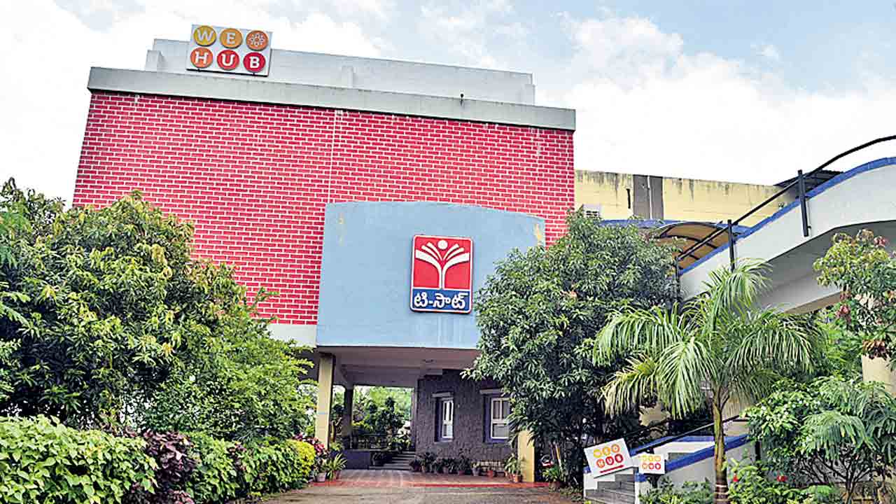 వనిత..నీ ఘనత