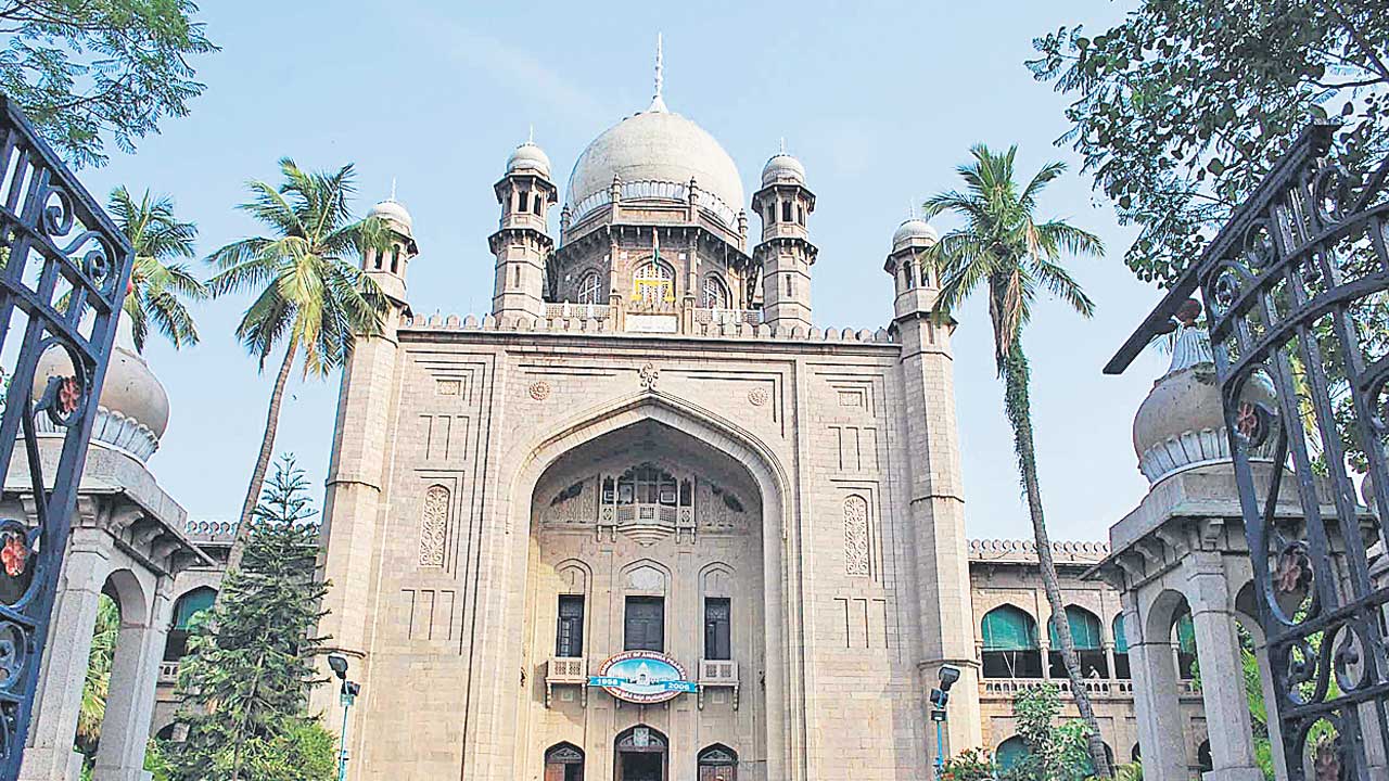 కోర్టు సమయాన్ని వృథా చేస్తారా?