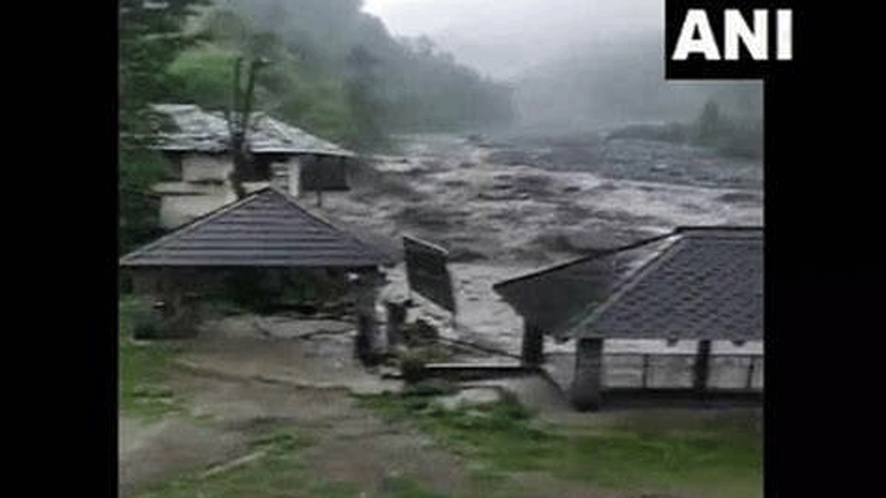 Himachal Pradesh Floods | హిమాచల్ లో భారీ వర్షాలు.. వరదల్లో చిక్కుకున్న పర్యాటకులు