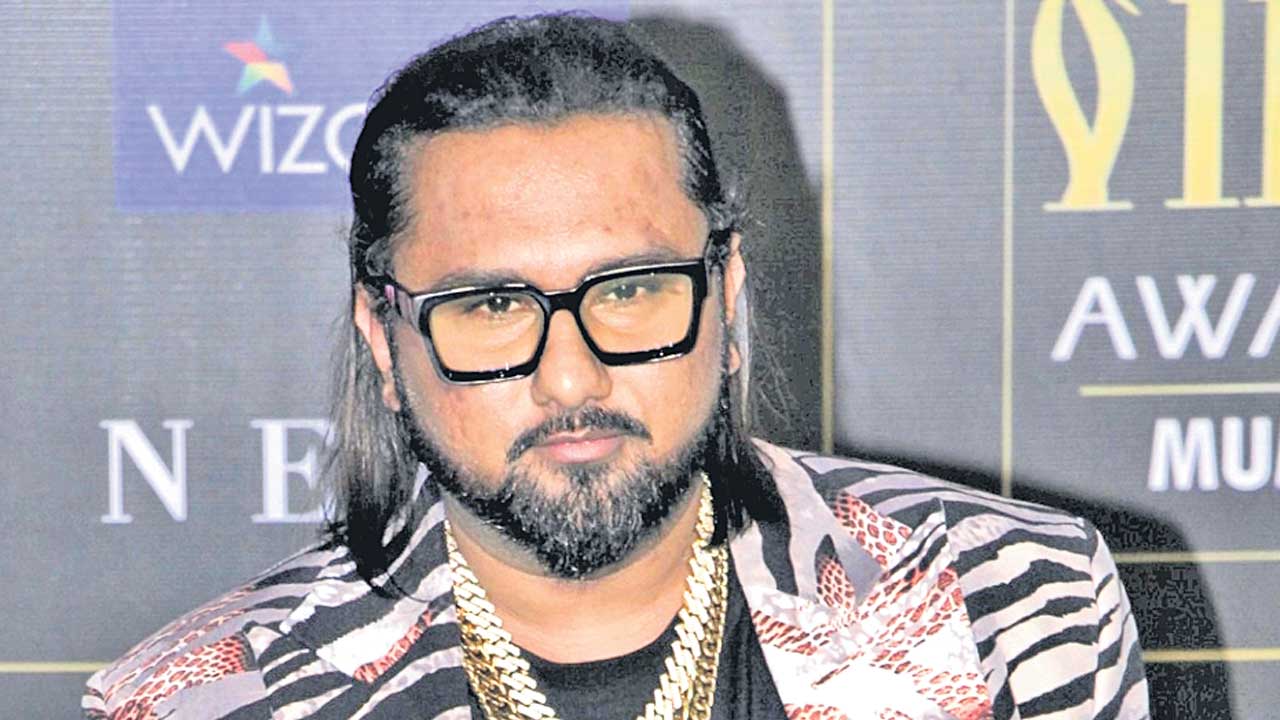 సింగర్‌ హనీ సింగ్‌కు కెనడా గ్యాంగ్‌స్టర్‌ నుంచి బెదిరింపులు