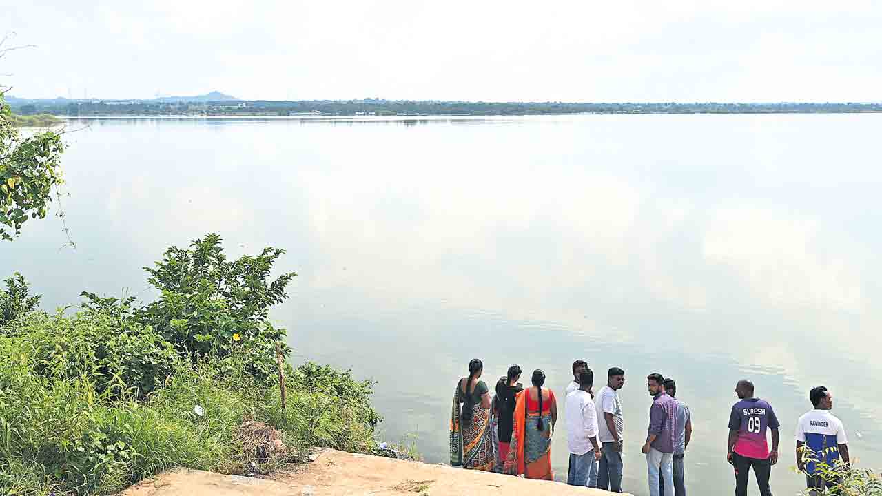 Ibrahimpatnam Cheruvu |  ఇబ్రహీంపట్నంలో ట్యాంక్‌బండ్‌.. 2.9 కి.మీ.ల పెద్ద చెరువు కట్ట సుందరీకరణకు హెచ్‌ఎండీఏ శ్రీకారం