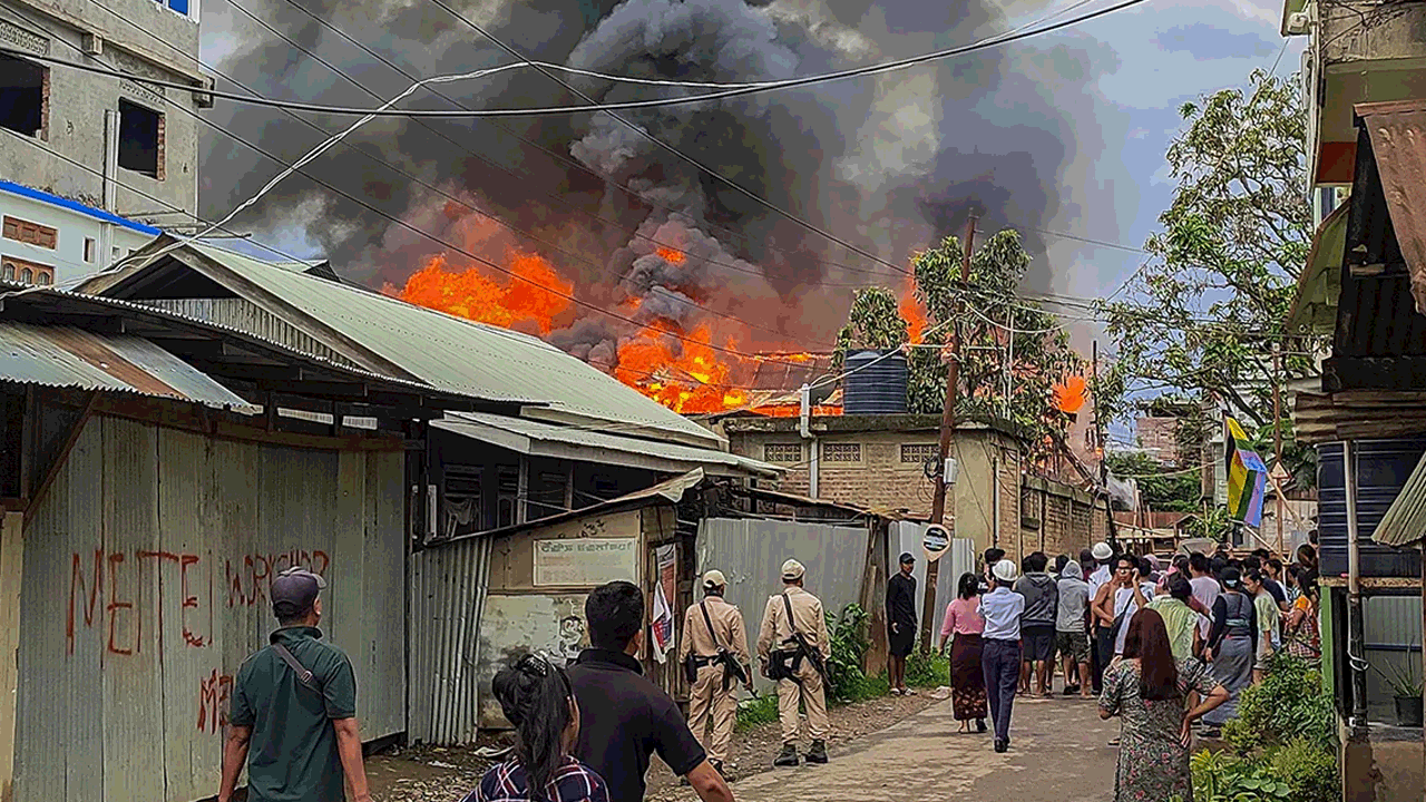 Manipur Violence | మణిపూర్‌లో చల్లారని హింస.. బీజేపీ నేతల ఇళ్లను తగలబెడుతున్న అల్లరి మూకలు